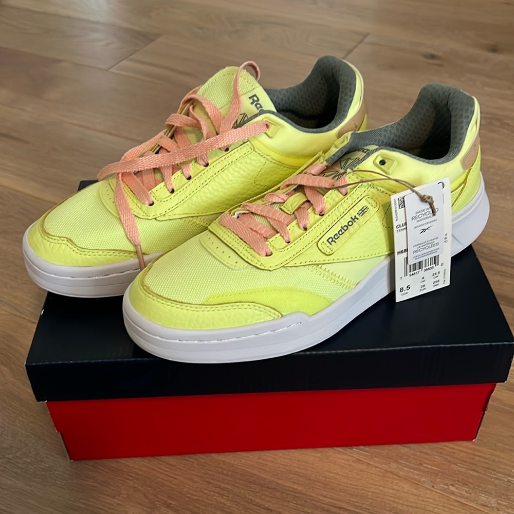 NWT Reebok Sneakers